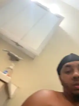 Snapshot of Kingstrokezxx chatting on 11/26/25, 02:45 Kingstrokezxx online show from 11/26/25, 02:45