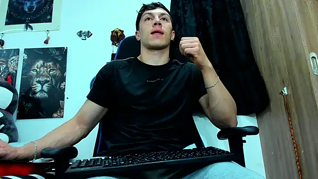 Snapshot of javiersexymann chatting on 03/02/25, 03:24 javiersexymann online show from 03/02/25, 03:24