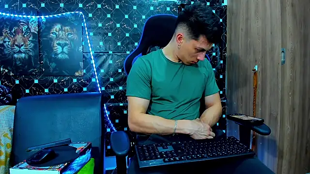 Snapshot of javiersexymann chatting on 09/23/25, 11:41 javiersexymann online show from 09/23/25, 11:41