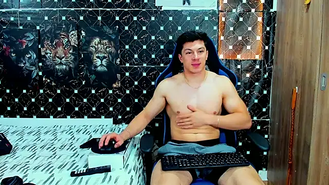 Snapshot of javiersexymann chatting on 05/18/26, 04:35 javiersexymann online show from 05/18/26, 04:35