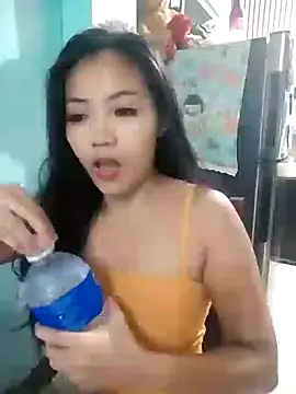 Snapshot of pinay_bellaxx chatting on 09/21/25, 01:29 pinay bellaxx online show from 09/21/25, 01:29