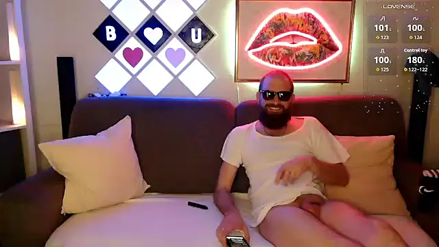 Snapshot of XBellaXundXUweX chatting on 03/01/26, 07:16 XBellaXundXUweX online show from 03/01/26, 07:16