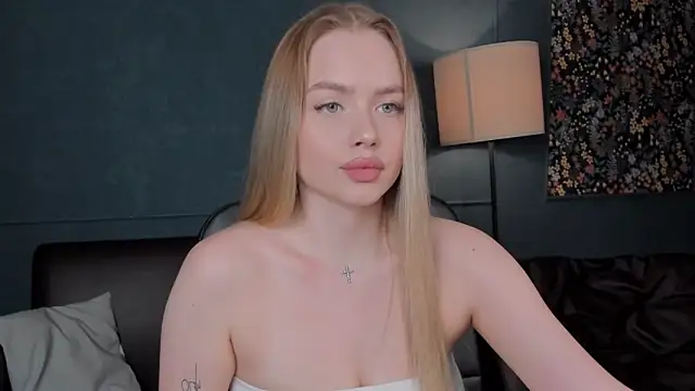 AvroraGoldie online show from 09/25/25, 12:20