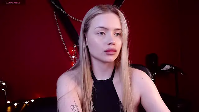 AvroraGoldie online show from 12/03/25, 10:46