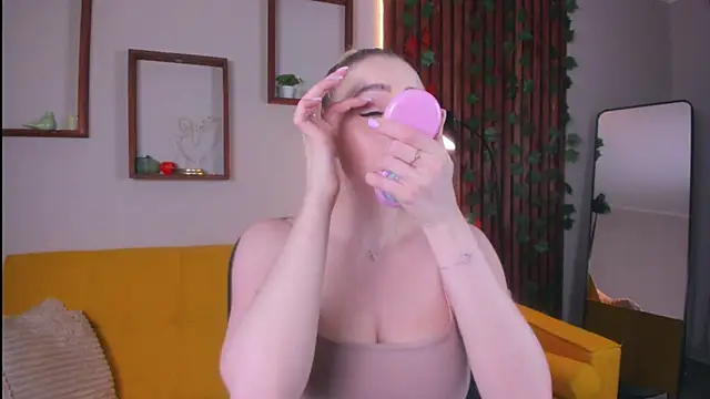 AvroraGoldie online show from 12/05/25, 03:37