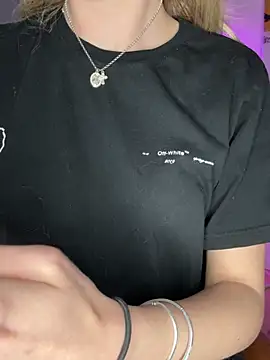 emilypeperoni online show from 04/05/26, 05:54