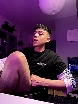 Snapshot of hiddenwave chatting on 10/30/25, 05:20 hiddenwave online show from 10/30/25, 05:20