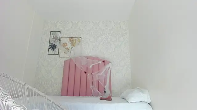 emy barnert online show from 10/19/25, 12:17