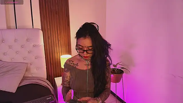 Snapshot of ViolettaAlemida chatting on 01/06/26, 01:15 ViolettaAlemida online show from 01/06/26, 01:15