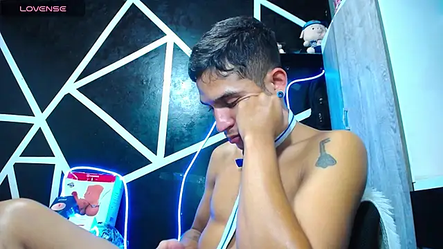 Angel latinboy online show from 02/22/25, 03:56