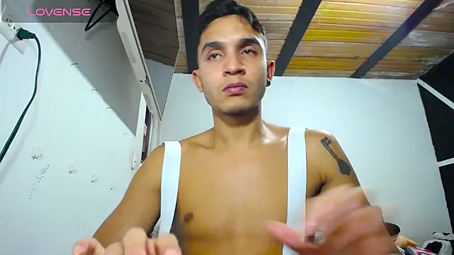 Angel latinboy online show from 03/04/25, 09:11