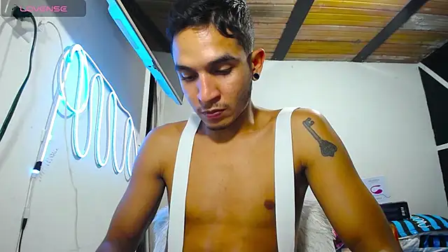 Angel latinboy online show from 03/11/25, 01:05