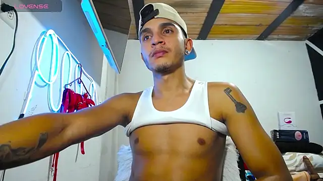 Angel latinboy online show from 03/13/25, 01:21