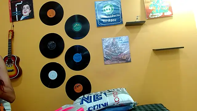 skinnyverus18 online show from 09/29/25, 06:35