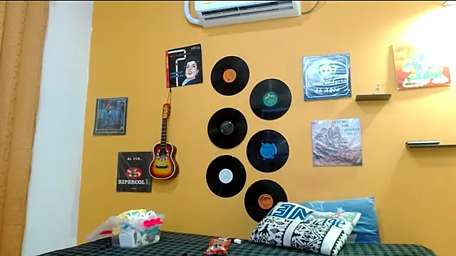 skinnyverus18 online show from 10/08/25, 06:38