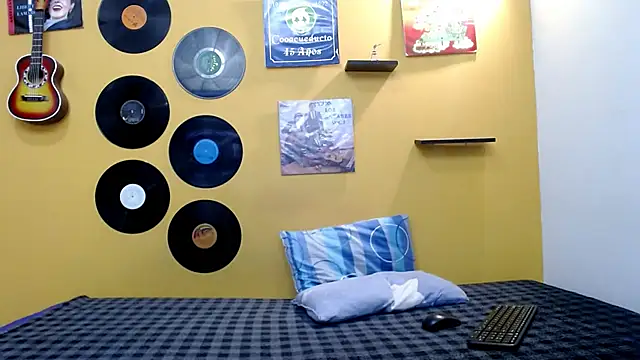 skinnyverus18 online show from 04/09/26, 07:08