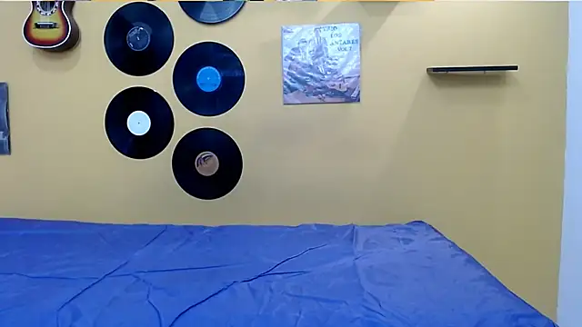 skinnyverus18 online show from 04/16/26, 07:36