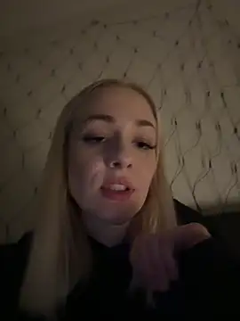 Snapshot of DaryaDoll chatting on 12/18/25, 11:55 DaryaDoll online show from 12/18/25, 11:55