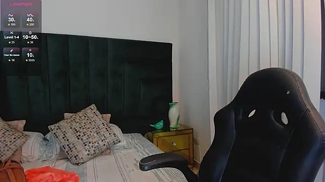 SaraWagner  online show from 10/31/25, 12:44