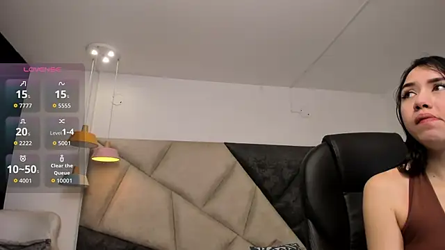 SaraWagner  online show from 11/24/25, 12:32