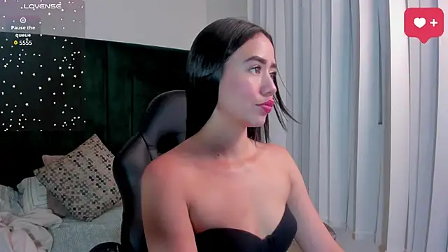 SaraWagner  online show from 04/07/26, 12:11