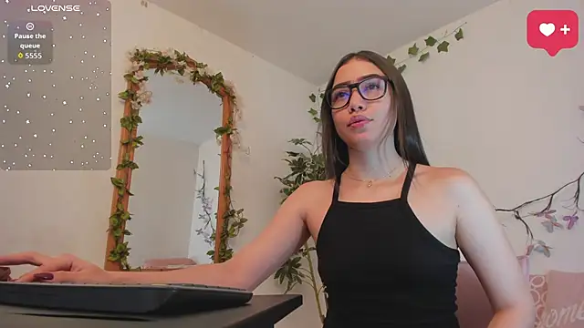 SaraWagner  online show from 05/28/26, 12:08