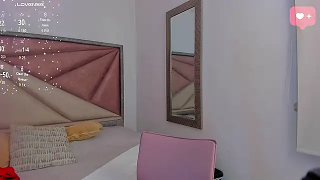 Snapshot of SaraWagner_ chatting on 06/19/26, 12:37 SaraWagner online show from 06/19/26, 12:37