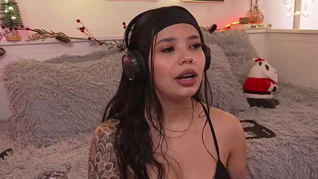 sophieee art online show from 12/15/25, 08:02