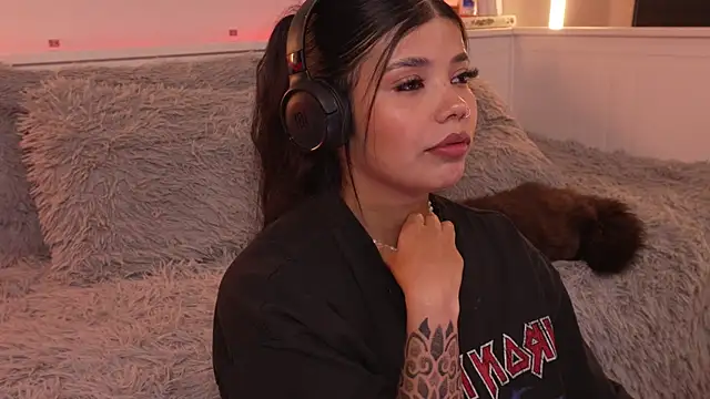 sophieee art online show from 01/09/26, 03:31