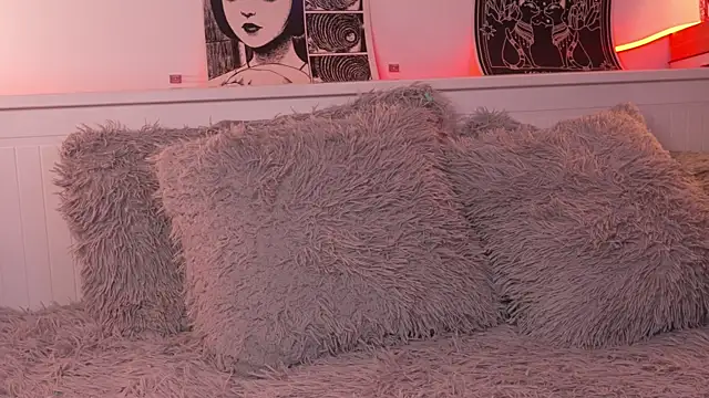 sophieee art online show from 04/16/26, 03:40