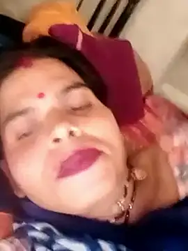 Snapshot of Soniya_pandit chatting on 04/17/26, 11:02 Soniya pandit online show from 04/17/26, 11:02