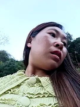 Snapshot of vivi_cute chatting on 10/12/25, 10:36 vivi cute online show from 10/12/25, 10:36