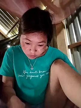 Snapshot of vivi_cute chatting on 10/15/25, 10:26 vivi cute online show from 10/15/25, 10:26