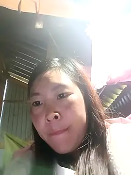 Snapshot of vivi_cute chatting on 10/20/25, 02:12 vivi cute online show from 10/20/25, 02:12