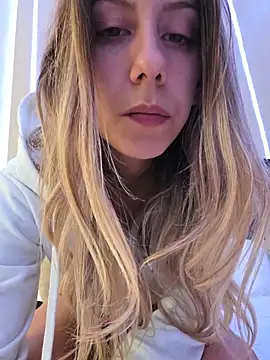 Snapshot of PetiteSecrets chatting on 11/10/25, 10:31 PetiteSecrets online show from 11/10/25, 10:31