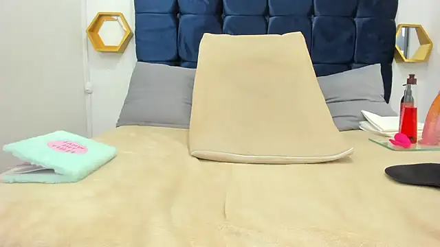 candy big tits18 online show from 09/25/25, 12:14