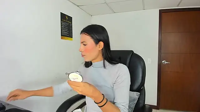 Snapshot of Aisha_hotts777 chatting on 01/17/26, 03:33 Aisha hotts777 online show from 01/17/26, 03:33