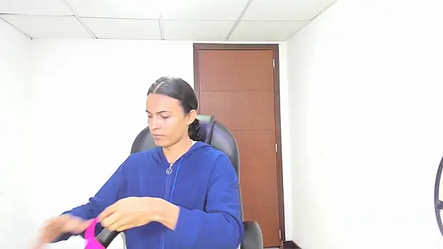 Snapshot of Aisha_hotts777 chatting on 02/26/26, 03:27 Aisha hotts777 online show from 02/26/26, 03:27