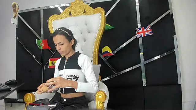 Aisha hotts777 online show from 06/17/26, 07:59