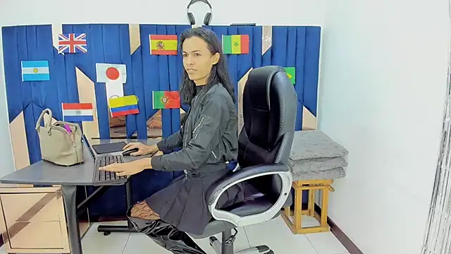 Aisha hotts777 online show from 06/29/26, 06:19