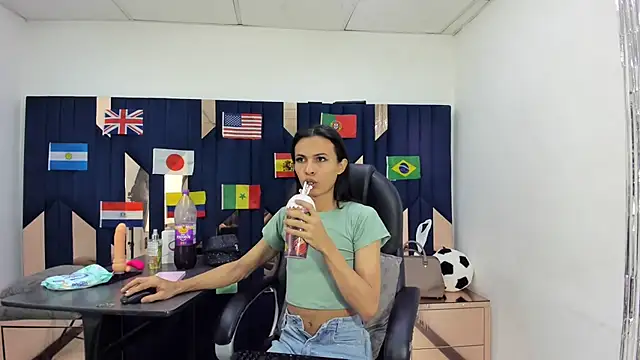 Aisha hotts777 online show from 07/05/26, 08:38