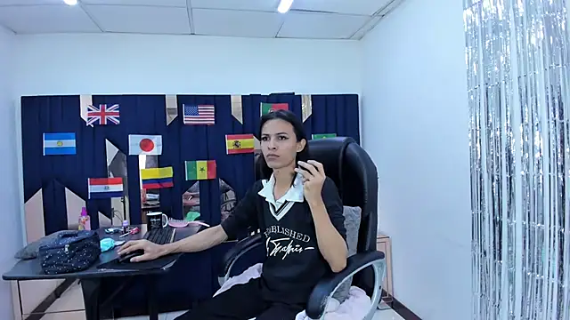 Aisha hotts777 online show from 07/06/26, 08:22