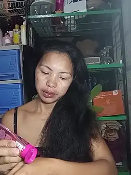 Snapshot of oceanlover23 chatting on 11/15/25, 09:43 oceanlover23 online show from 11/15/25, 09:43