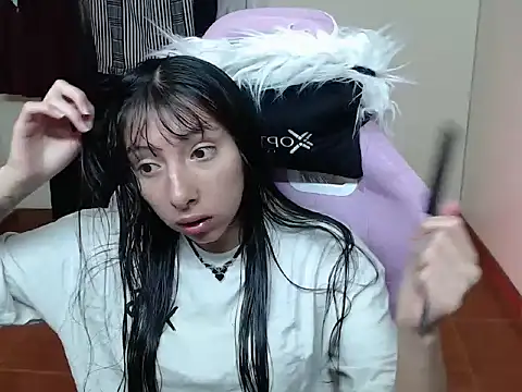 ScarlettShirahoshi online show from 11/25/25, 03:56