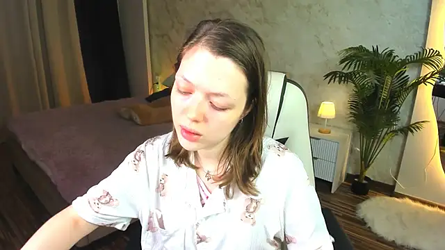 Lunar Lily online show from 09/17/25, 05:42