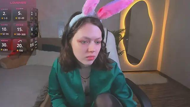 Lunar Lily online show from 04/05/26, 05:37