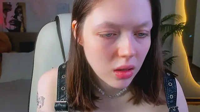 Lunar Lily online show from 04/18/26, 05:33