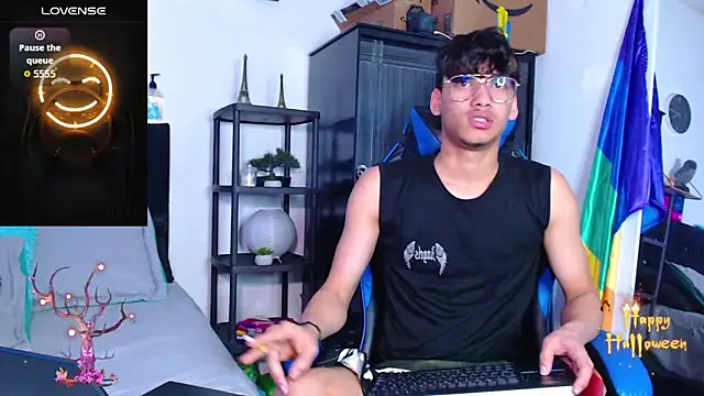 Gael Jones online show from 10/12/25, 01:43