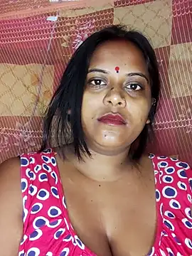 Snapshot of Hot-Show2 chatting on 10/12/25, 01:04 Hot-Show2 online show from 10/12/25, 01:04