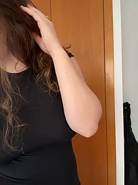 TenderLaGlamor online show from 03/04/26, 05:19